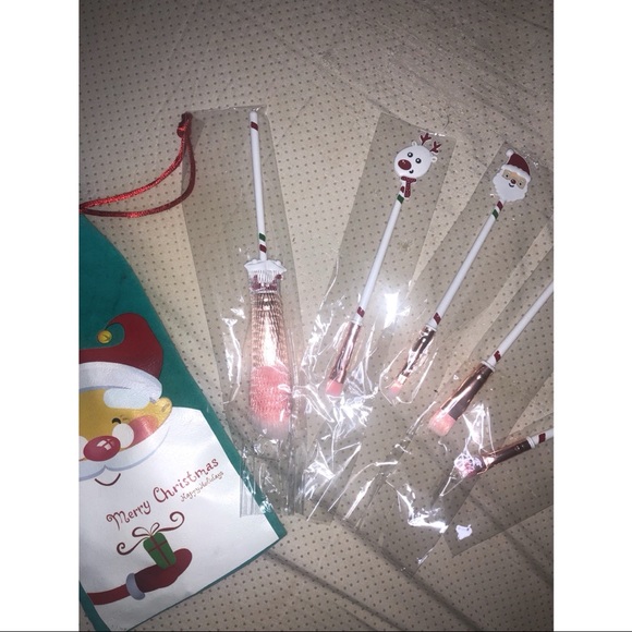 Christmas makeup brushes - Picture 2 of 3